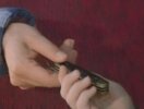 Messer Knife MacGuiver Junge Übergabe Mutter1.jpg