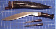 well worn old khukuri.jpg