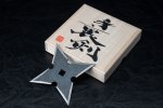 Black_Hammered_Shruiken_with_Paulowina_Box.jpg Black_Hammered_Shruiken_with_Paulowina_Box.jpg