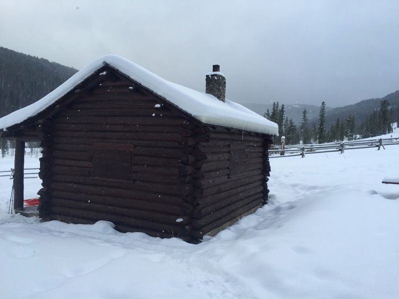 backofcabin_zpsliil8ocb.jpg