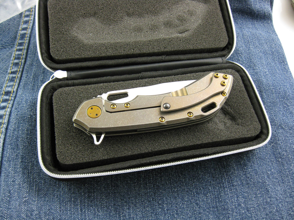 Olamic_Wayfarer247_BrnzWHoles_003.jpg