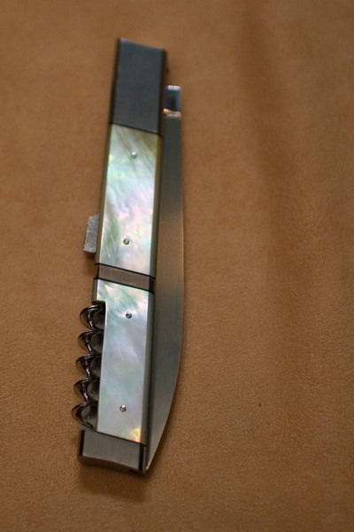 385096205_6VCTX-L.jpg