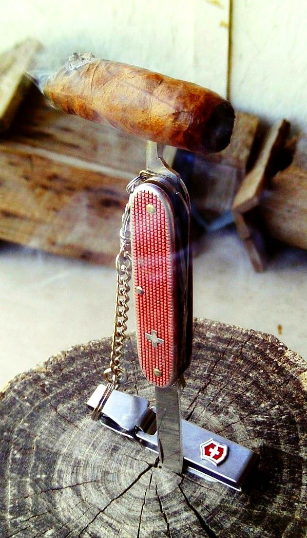 Swiss%20Mobile%20Cigar%20Tool2_zpszsbpc5ow.jpg