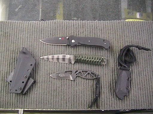 3knives001.jpg