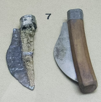 Roman_pocket_knife_Roman_Gellep_Germany.jpg