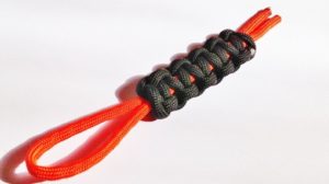 Paracord-Lanyard-DIY-300x168.jpg
