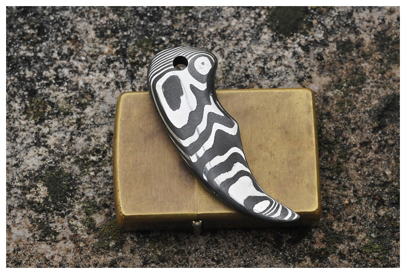 2stainlessdamascusabearclawpendant1.jpg