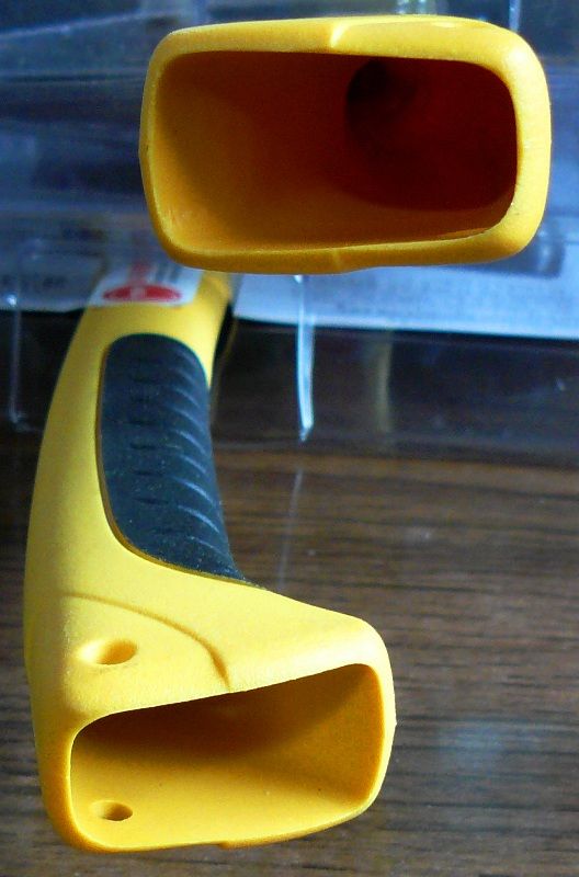 Buck757CampAxeYellow006.jpg