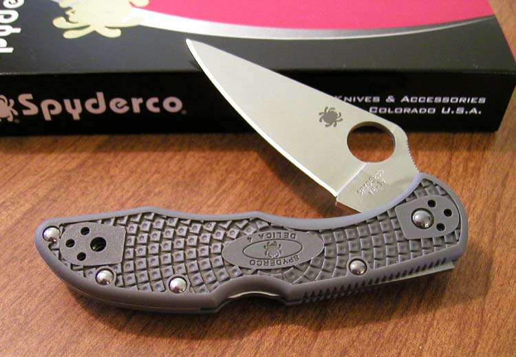 SC-11FPGY-Spyderco-Gray-Delica.jpg
