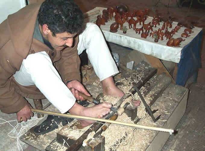 article_morocco_bow_lathe.jpg