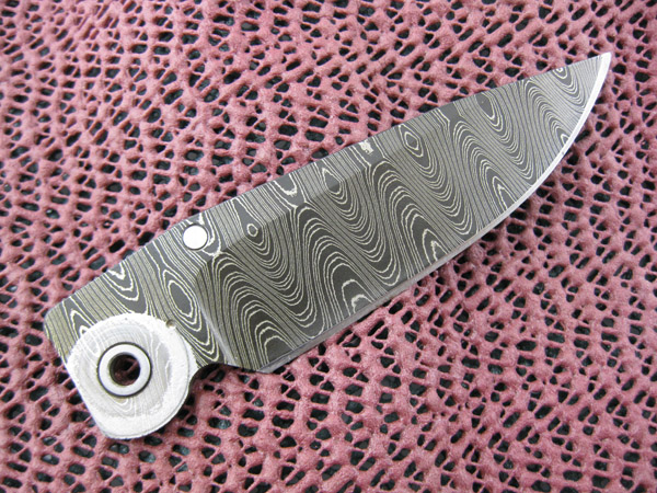 CRK_ITBABE_2Blade_Website_DamascusBlade_02.jpg