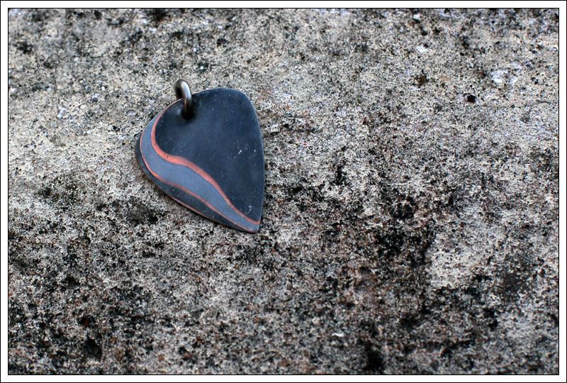 1mokguitarpick2.jpg