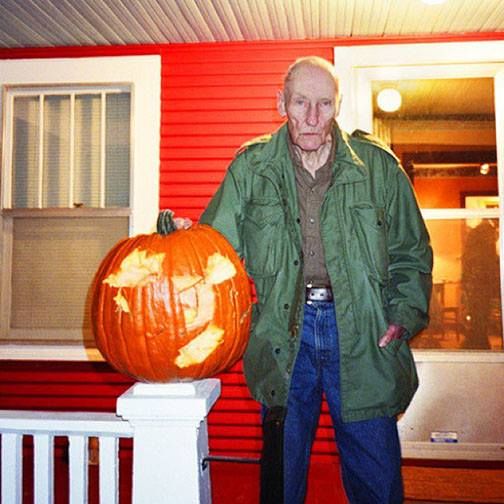 Pumpkincarver_zpsb65bfa90.jpg