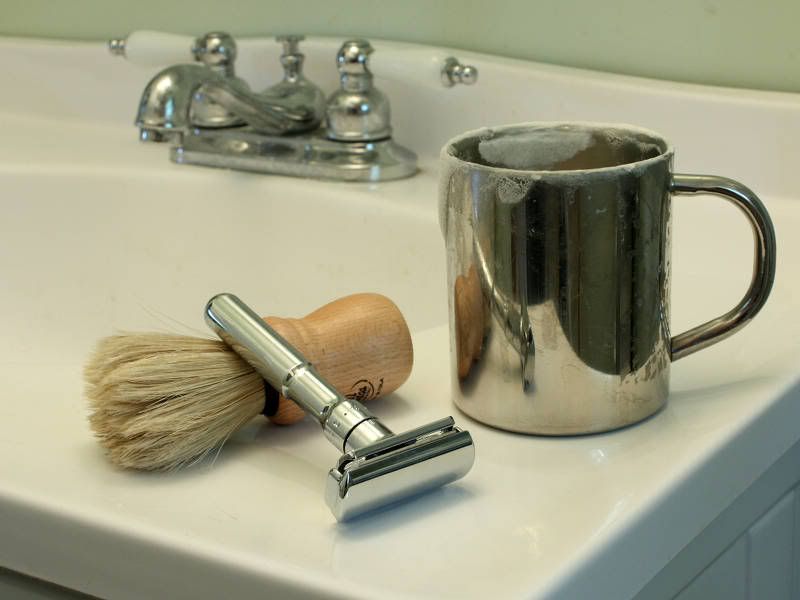 BrushRazorMug20100609_sm.jpg