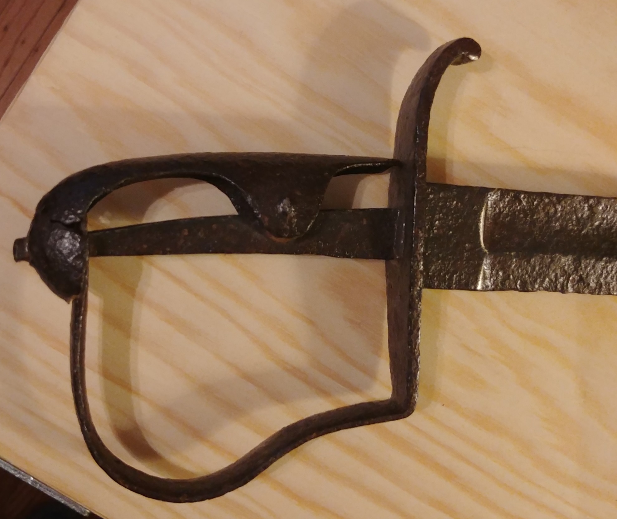 sabrehilt.jpg