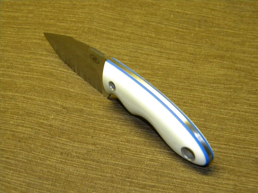 12-22-2011MiniDropPointXLwhiteandblue004.jpg