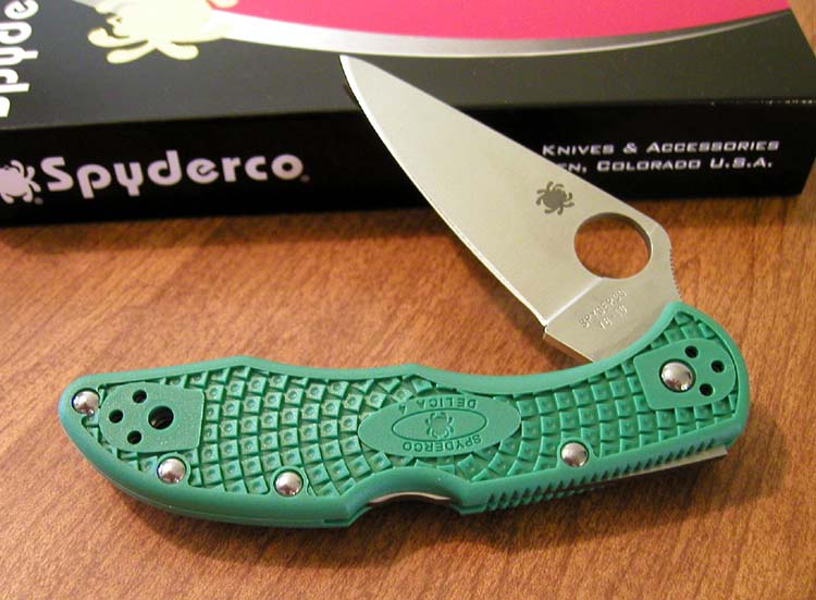 SC-11FPGR-Spyderco-Green-Delica.jpg