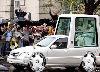 _41691996_popemobile_afp416.jpg