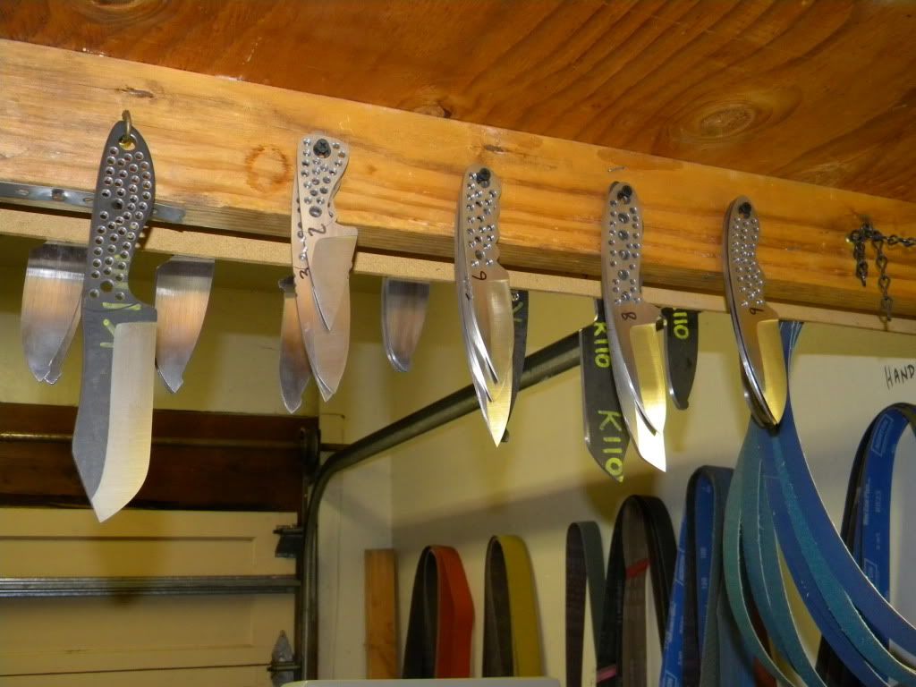 Kniveshanging001.jpg