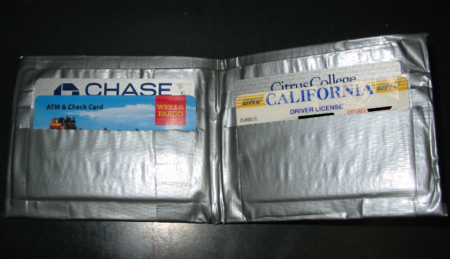 2009-06-10-duct_tape_wallet_bifold_inside.jpg