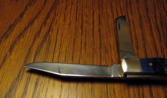case_stockman_blade_rub_2.jpg