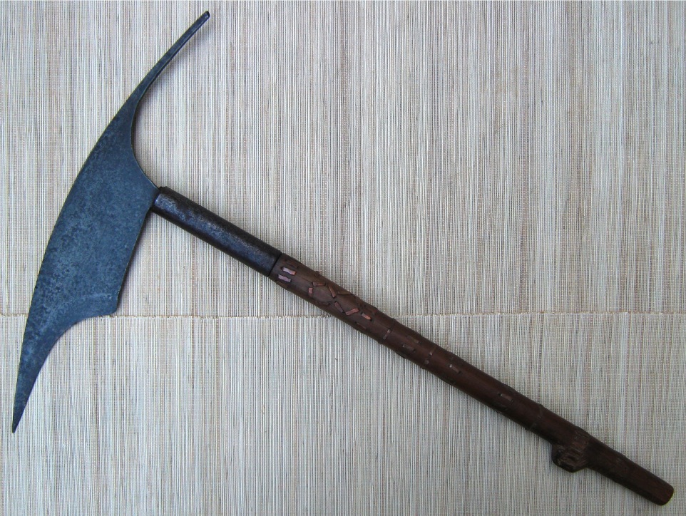 Luzon_kalinga_head_axe.JPG