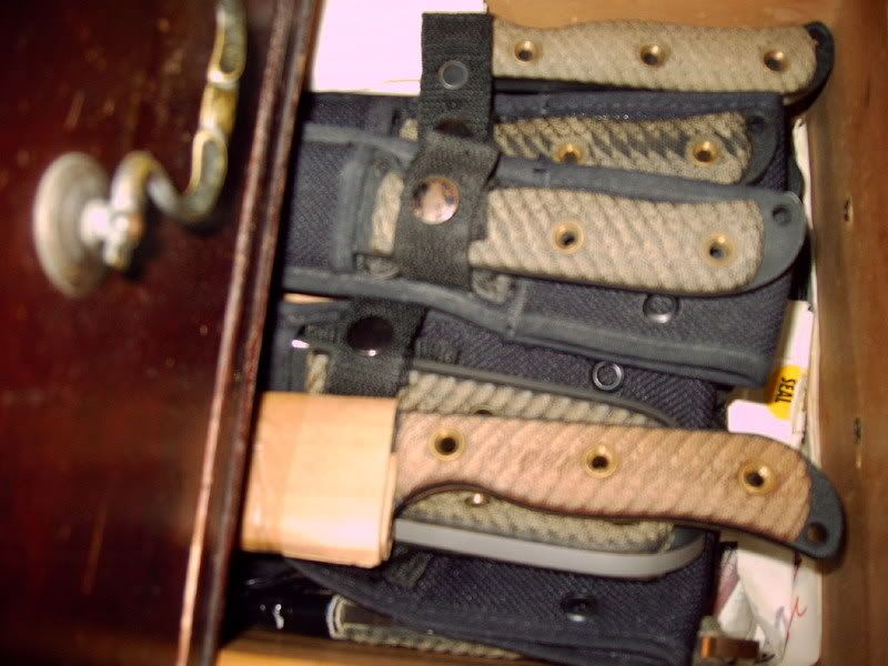 knifedesk.jpg