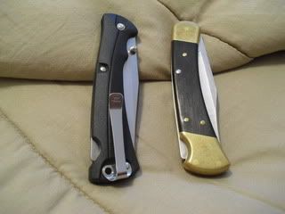 Buck110486LBknives007.jpg