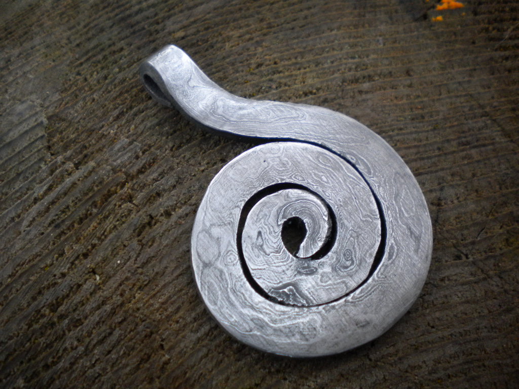 blacksmith_s_amulet_by_hellize-d87hgll.jpg
