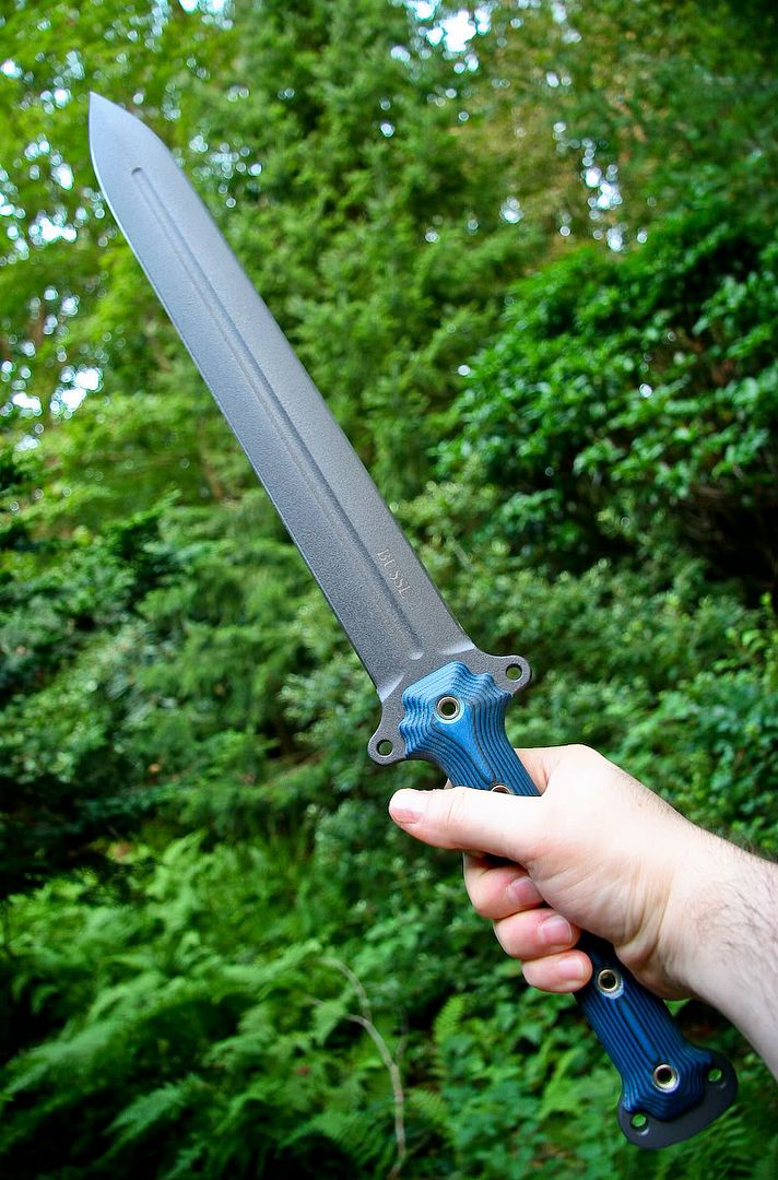 Busse-Gladius_TG-BluBlk-G10.jpg