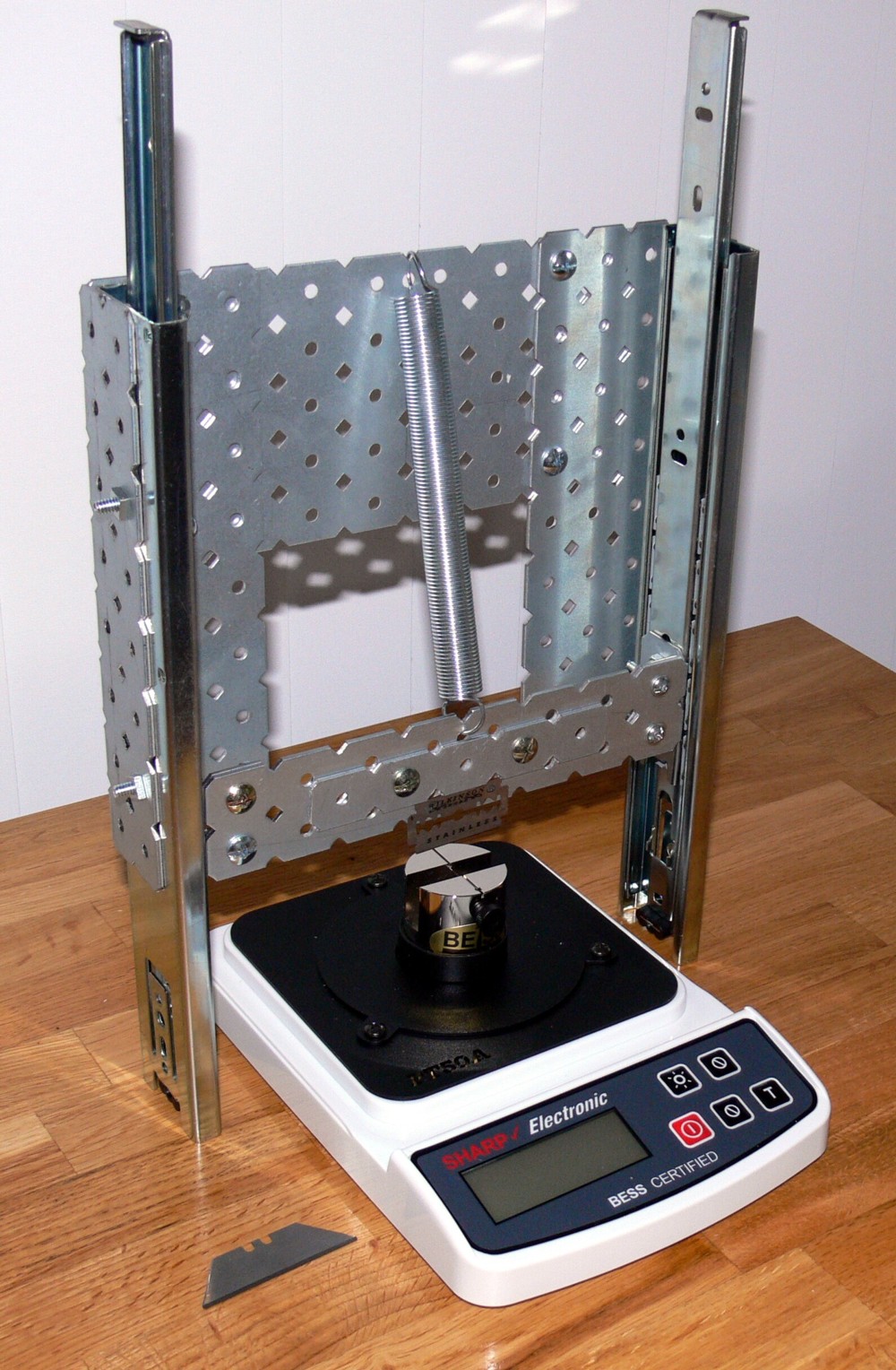 guillotine2s.JPG
