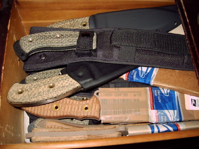knifedesk2.jpg