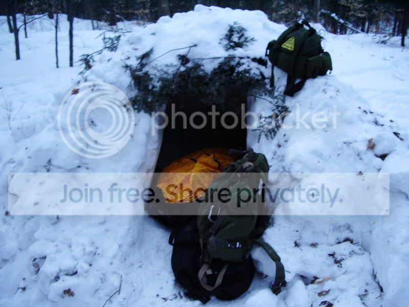 Kevsfinishedsnowshelter3.jpg