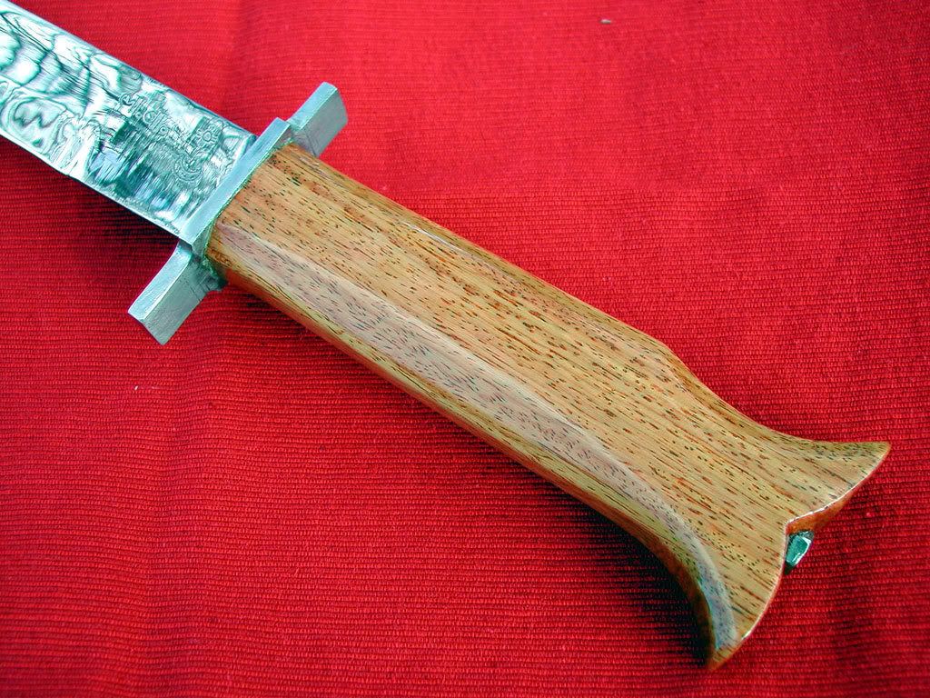 HI-pinuti-hilt.jpg