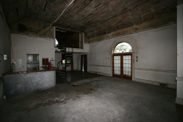 100E_B4_Inside-1_comp.jpg