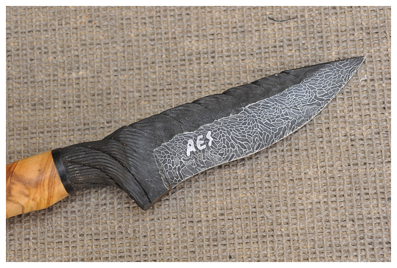 blackcabledamascusknife2.jpg