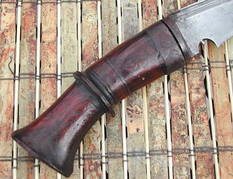 khuk-2-09-hilt.jpg