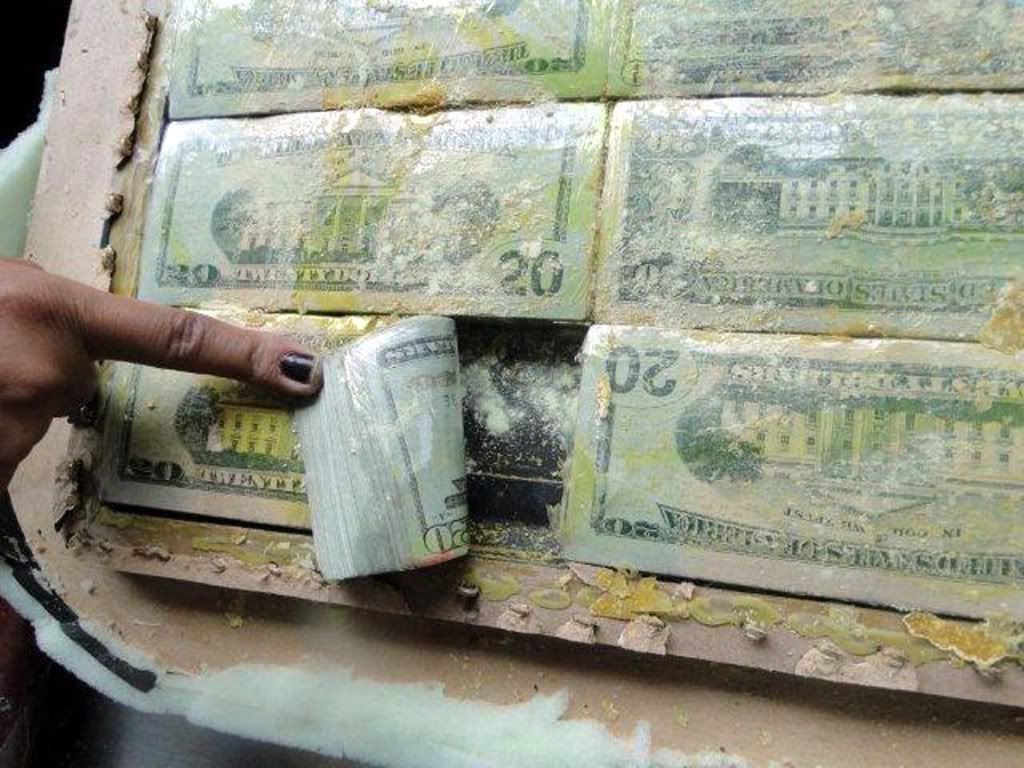 DINERO-OCULTO-EN-CAMAS-PARA-MASAJES.jpg