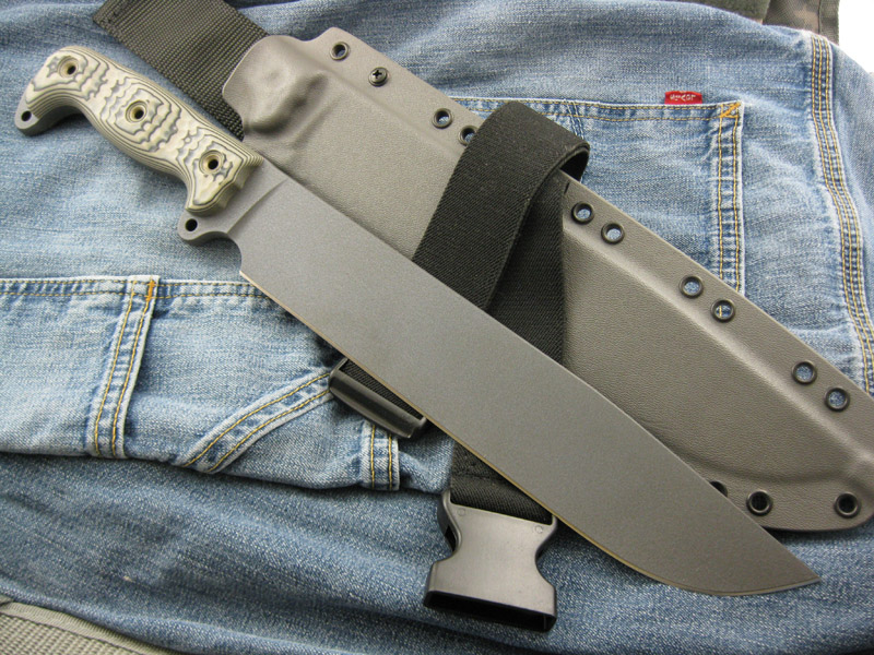 Busse_ASHBM_TankerGrey_GryBlk_MashedCatSheath_001.jpg