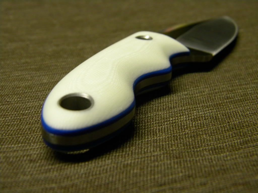 12-22-2011MiniDropPointXLwhiteandblue036.jpg