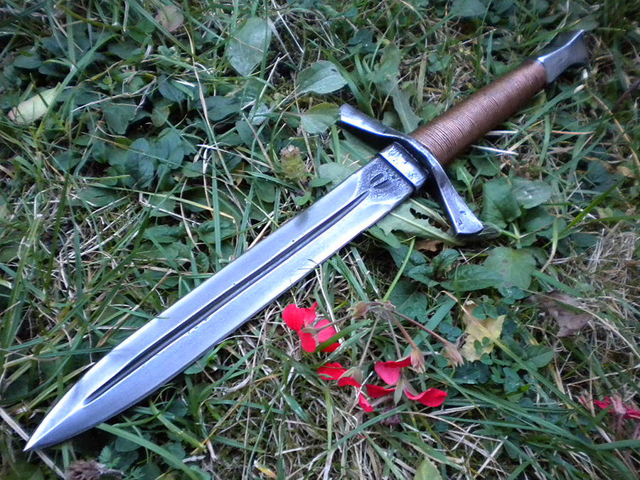gothic_dagger_by_hellize-d5g909z.jpg