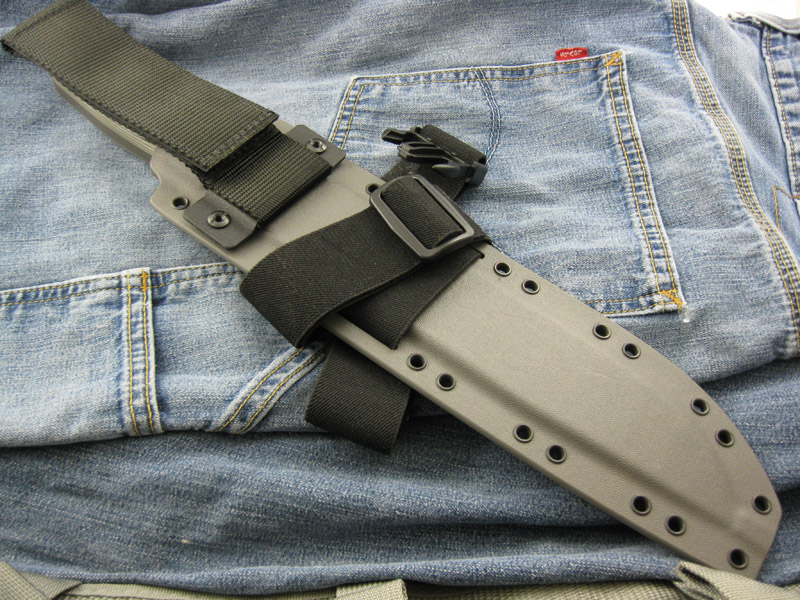 Busse_ASHBM_TankerGrey_GryBlk_MashedCatSheath_004.jpg