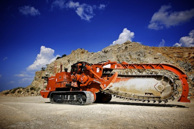 Giant-Chainsaw-3-e1296009592609.jpg