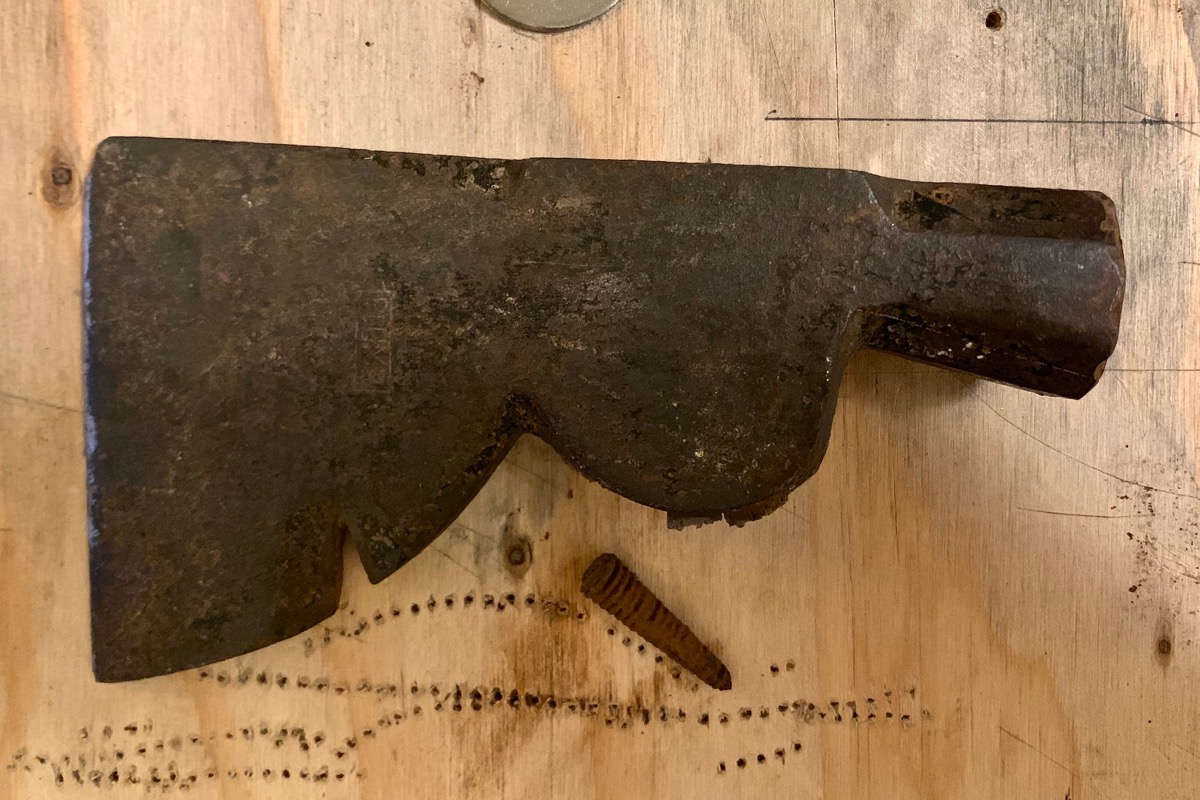 carpenter_hatchet_01.jpg