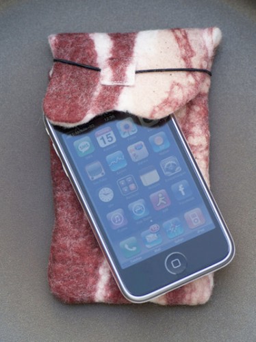 q3257177_1159512_342_bacon_iphone