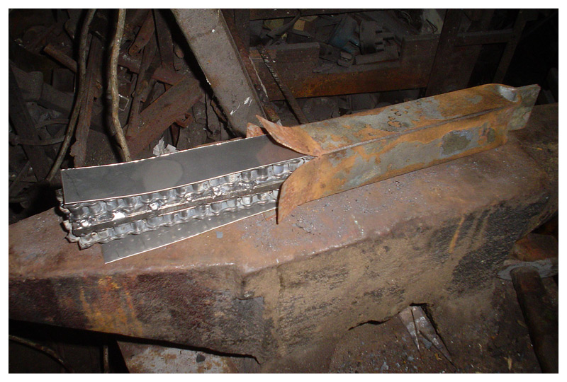 knifemakingtutorial_chainsanmaidamascus12.jpg