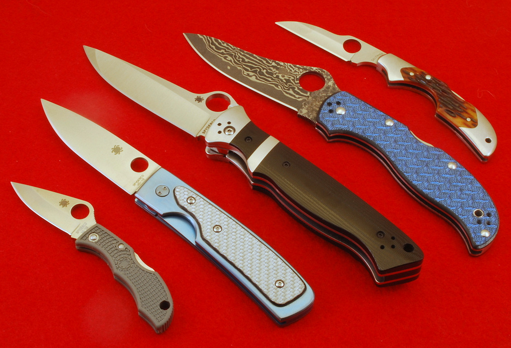 Spyderco_group_shot.JPG
