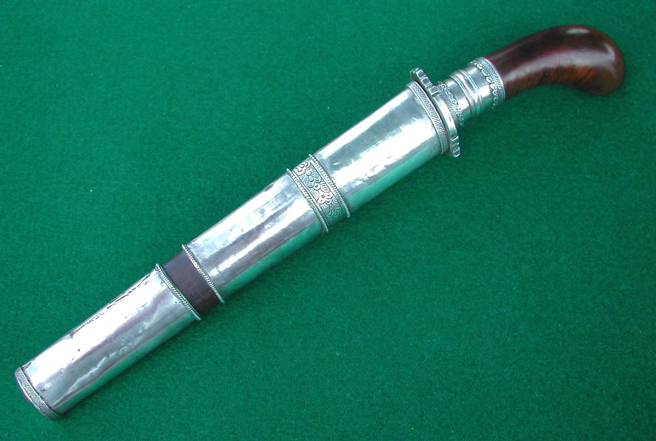 gunonginscabbard.jpg