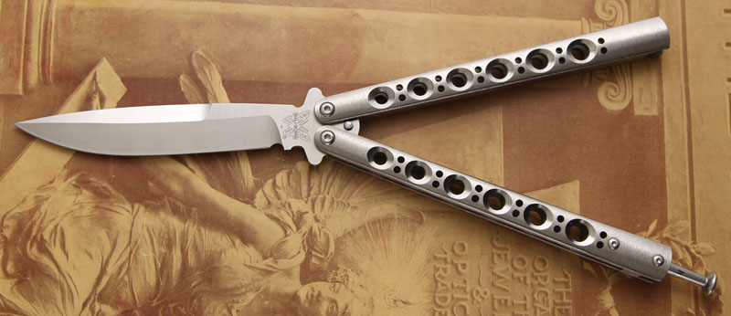Benchmade_42_spring_latch_open_back_IMG_7895_800dpi.jpg