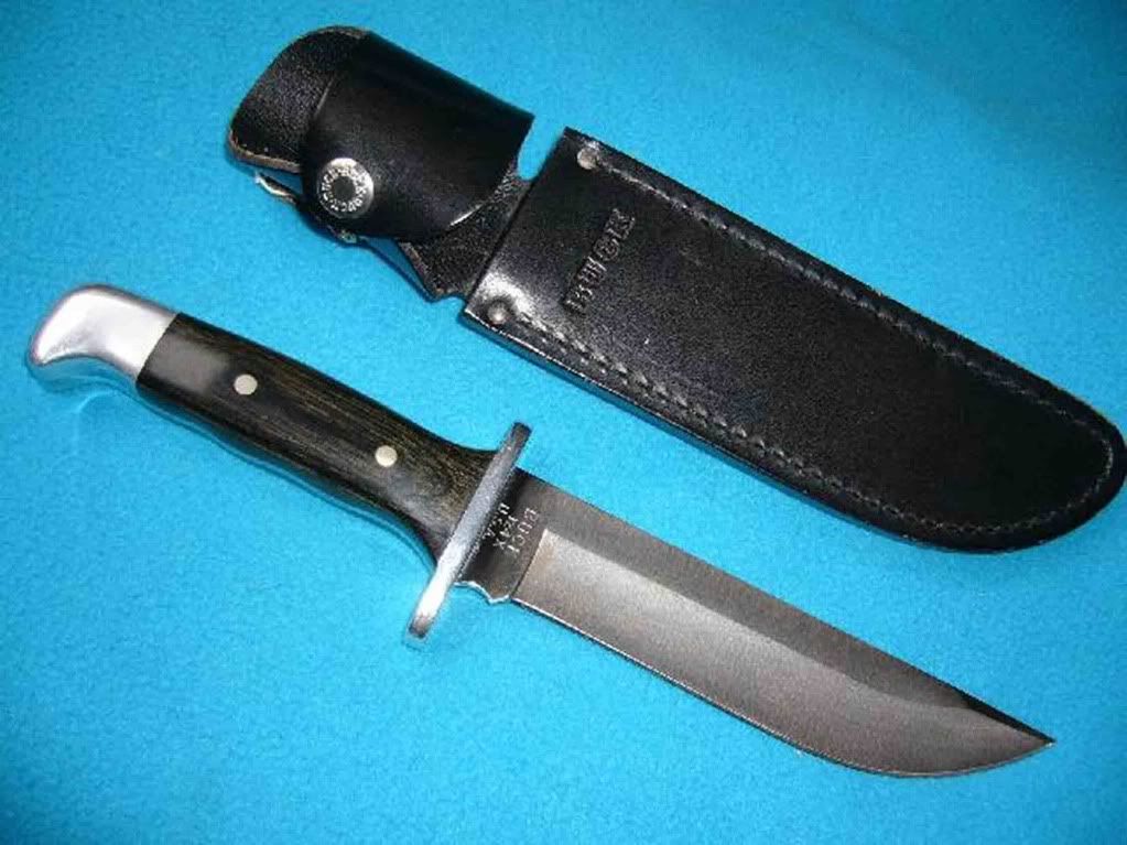 Buck124BlackWood.jpg